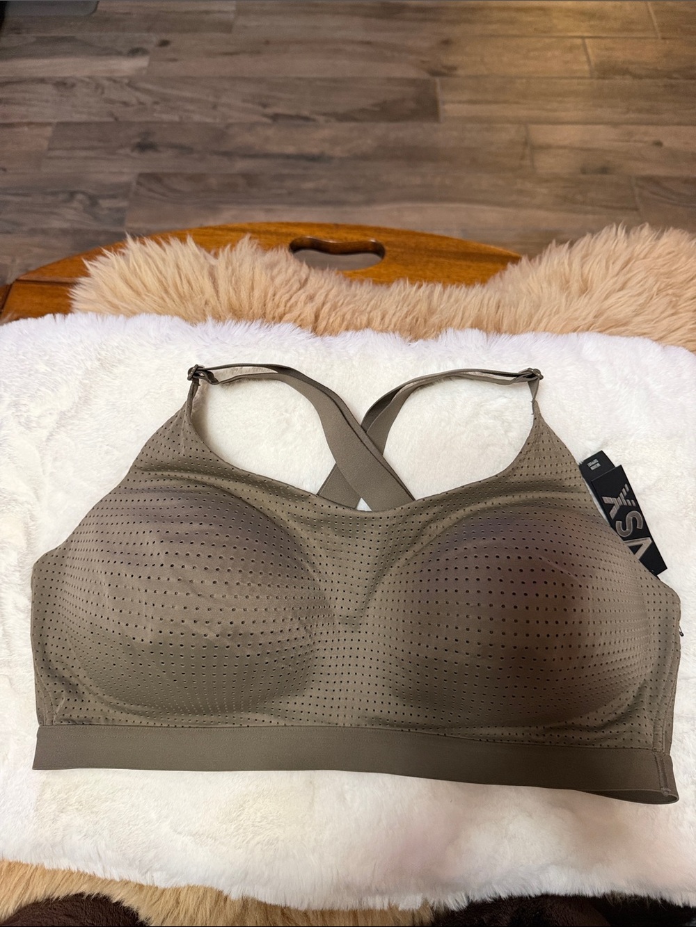 Victoria’s Secret lightweight Olive mesh sports bra size 40C NWT